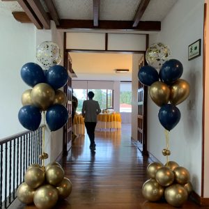 Columna de globos con helio