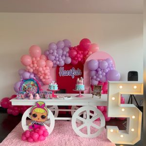 Decoración con globos y mobiliario. 129